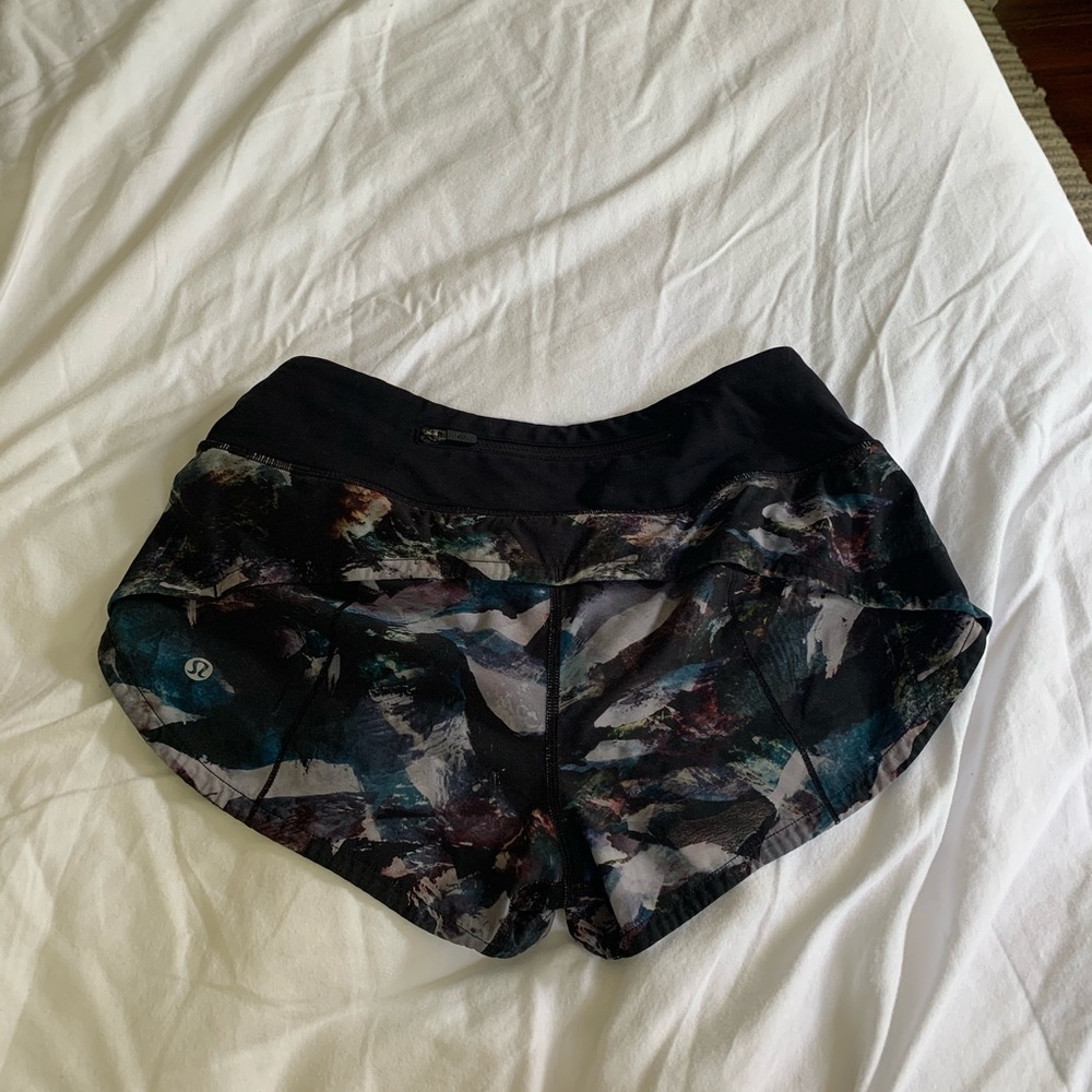 size 2 lululemon speed up shorts, 2.5 inseam